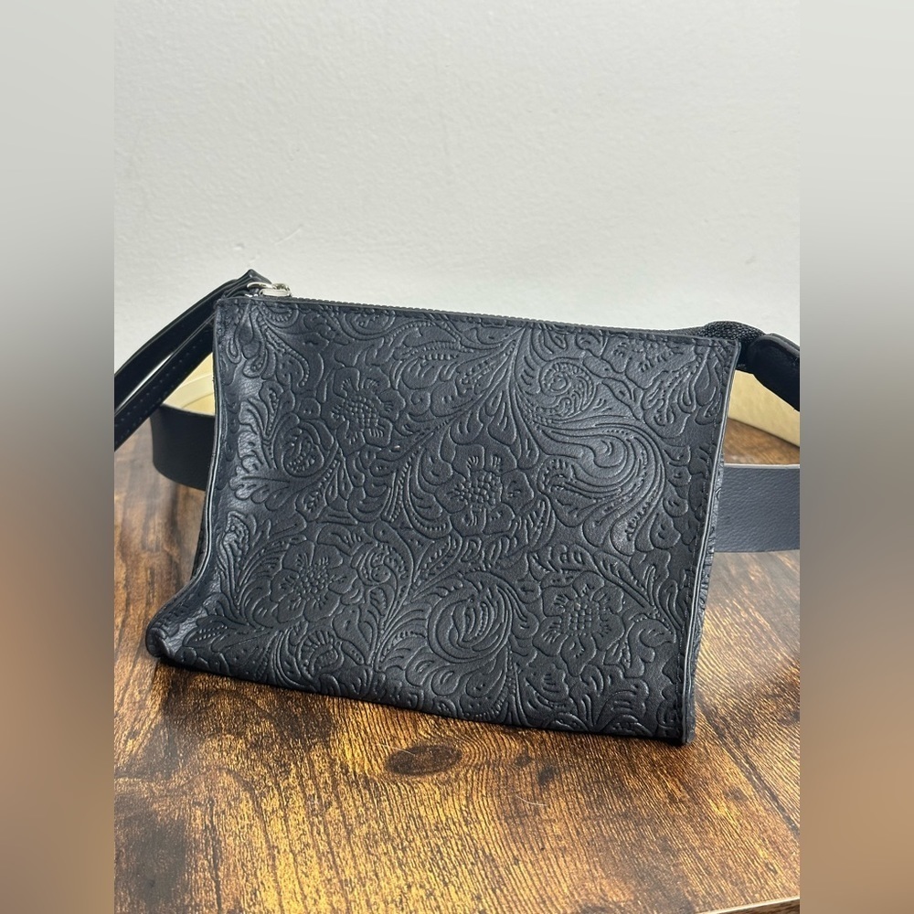 NWOT Stone Mountain Black Leather Belt Bag fanny pack size small